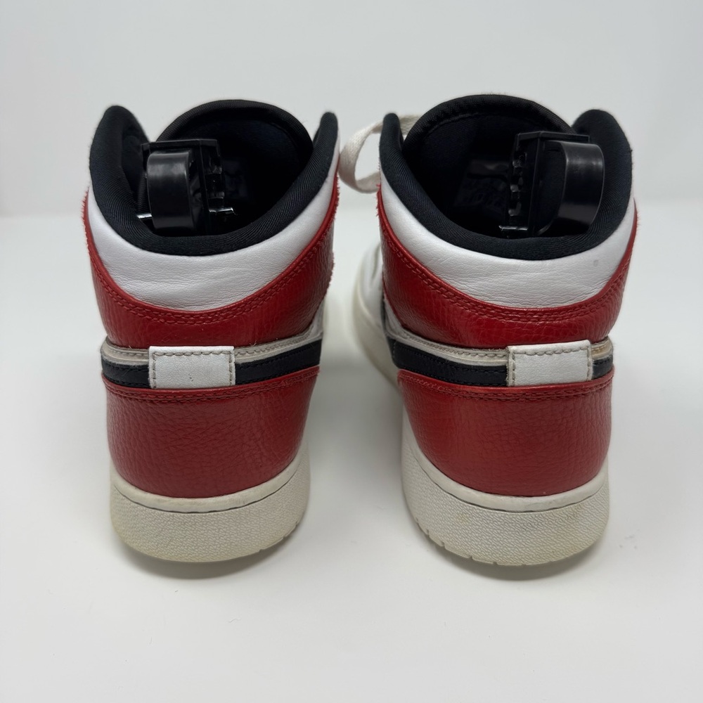 Size 6.5 Youth Nike Air Jordan 1 Mid white Chicago 554725-116 - Picture 11 of 14
